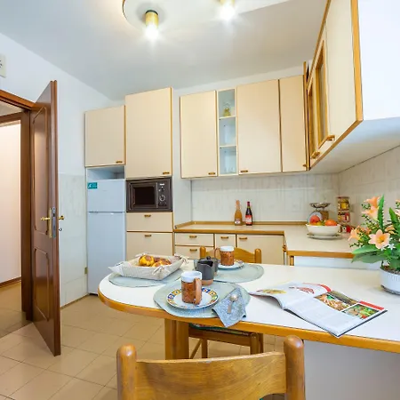 Gaya Center Apartman *