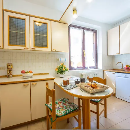 Gaya Center Apartman Stresa