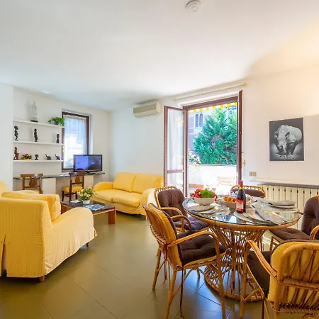 Gaya Center Daire Stresa